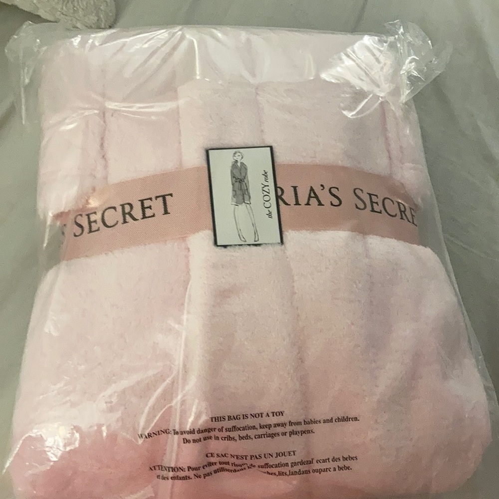 ⛔️SOLD⛔️Victoria Secret Robe - Picture 3 of 5